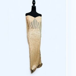 Champagne
Mermaid Prom Dress
Sweetheart Long Sleeve
Strapless Beaded Tulle